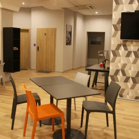 Center Hostel *