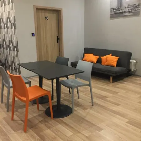 Center אכסניה גדינייה